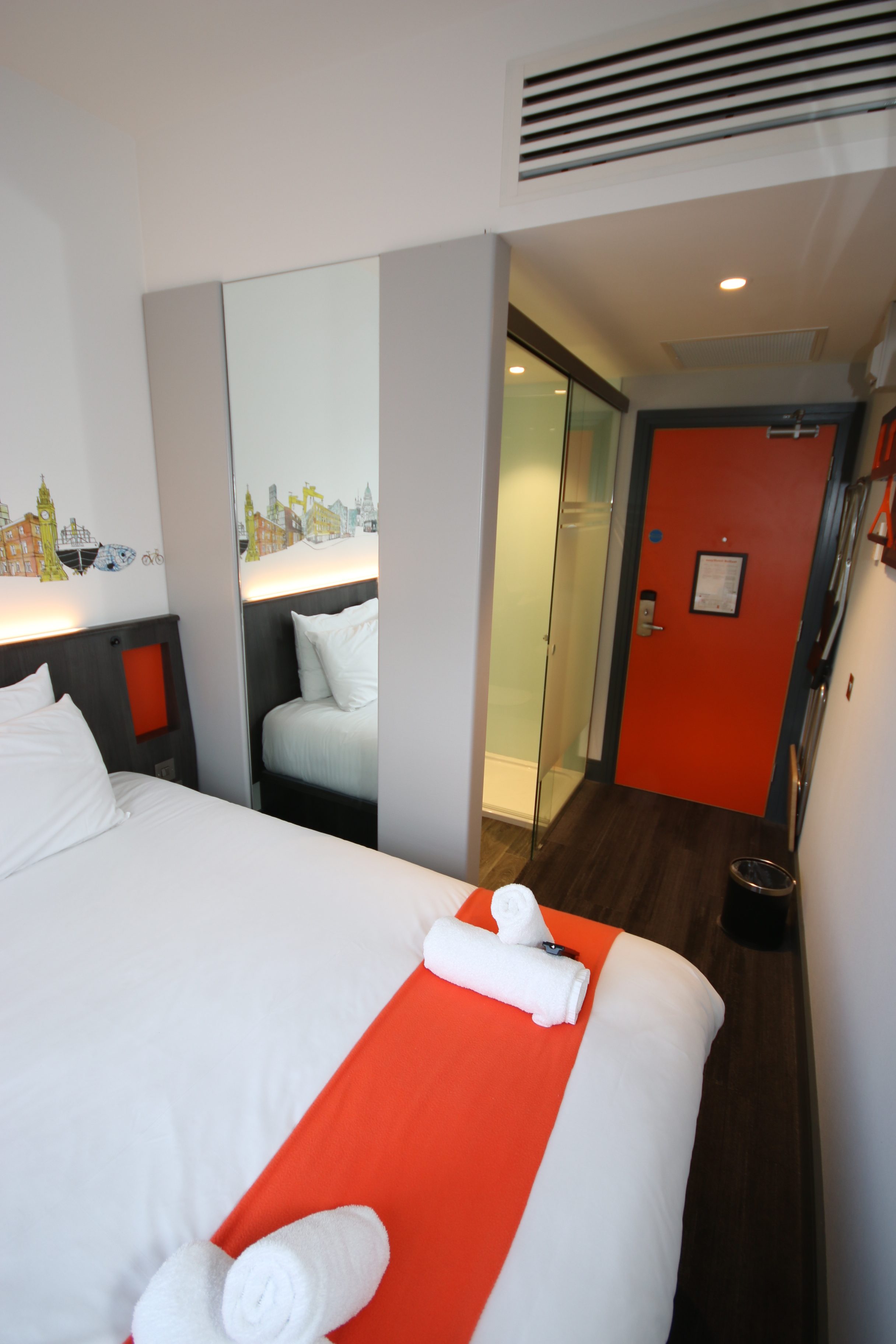 Cheap Accommodation In Belfast 26 Howard St Bt1 6pe Easyhotel